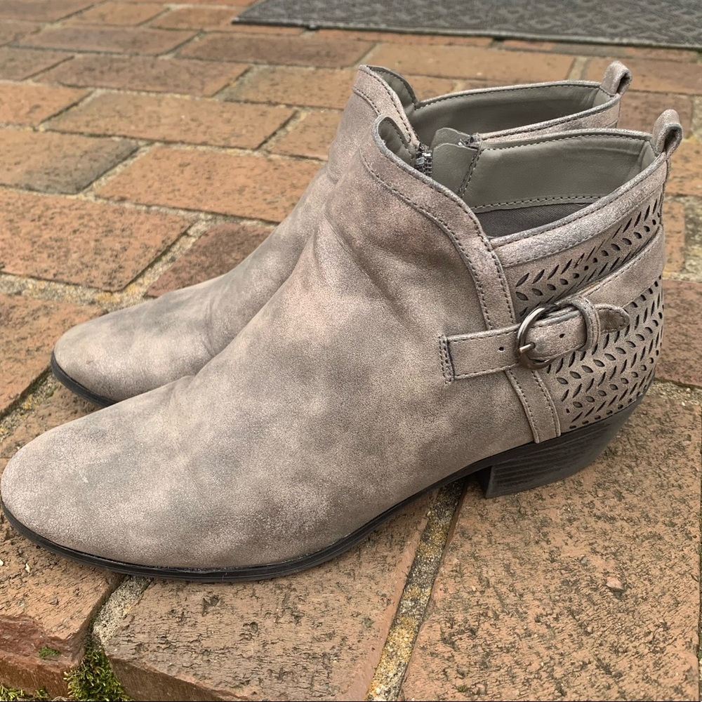 Size 8 Women’s Grey Ankle Boots ✨